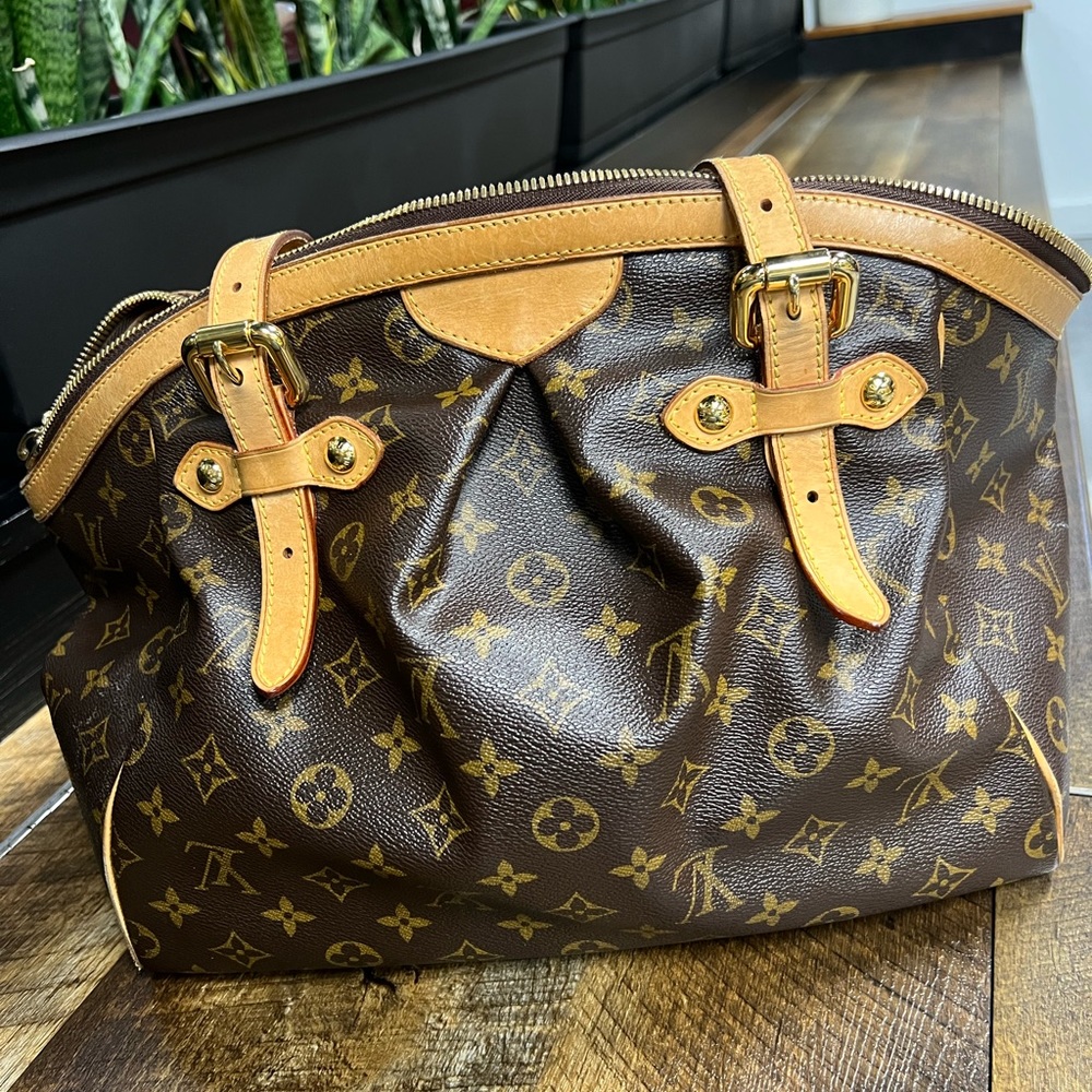 Louis Vuitton Authentic Louis Vuitton Monogram Tivoli GM Hand Bag